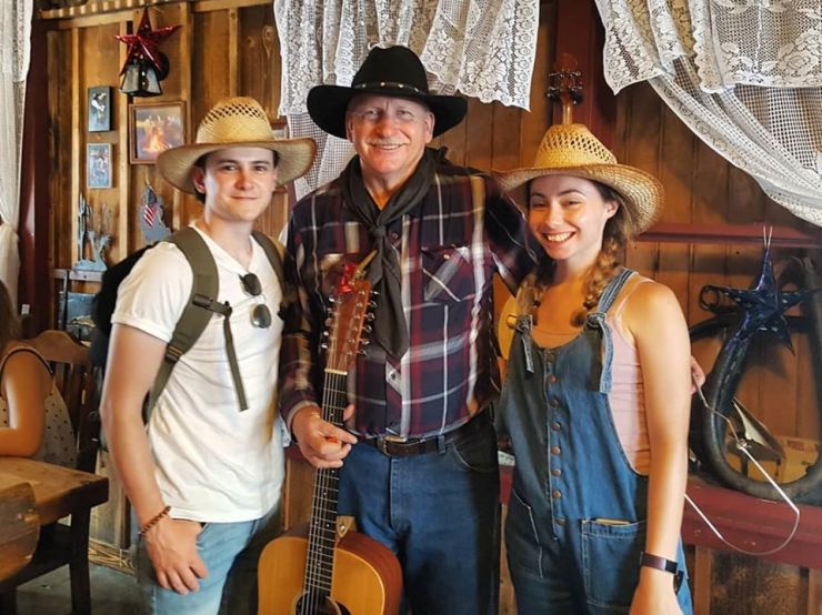 36911438_10156706745628816_6964597144741216256_o